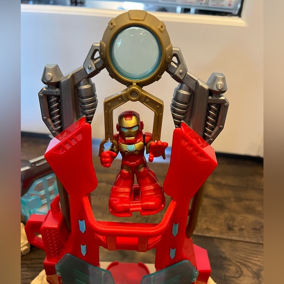 Playskool Heroes Iron Man Armour-Up Fortress - Picture 15 of 16